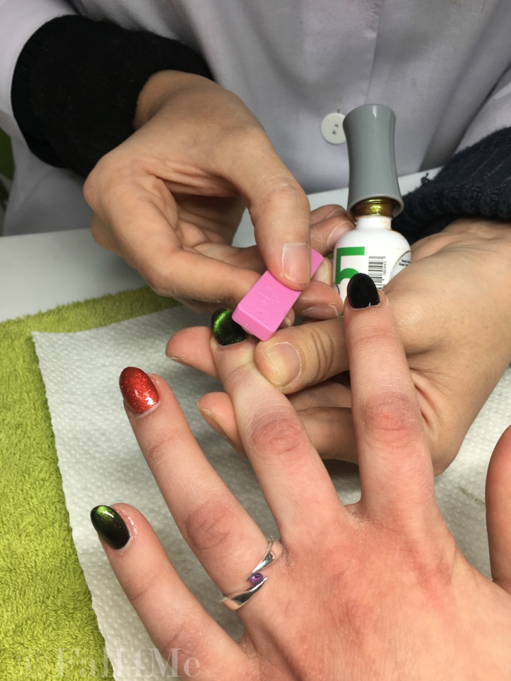 How to make nails look like aurora boralis